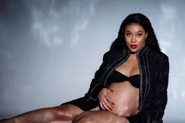 Simz Ngema celebrates working while pregnant amid industry challenges