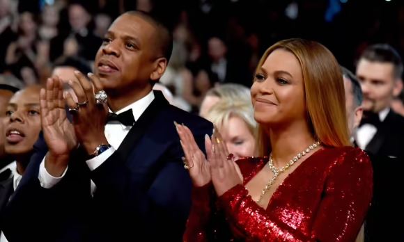 Powerful people aren’t great lovers and they cheat more, study reveals