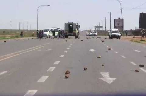SAu0027s water crisis | Lenasia residents demand flow, not empty promises