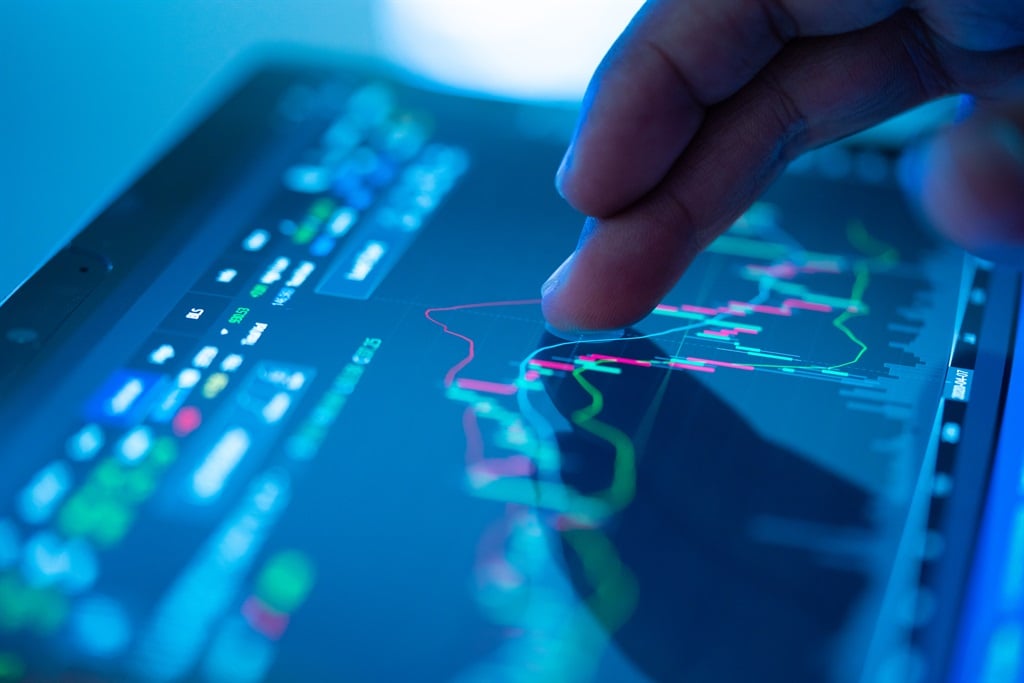 News24 Business | Rand surges on China boost, growing US interest rate gap
