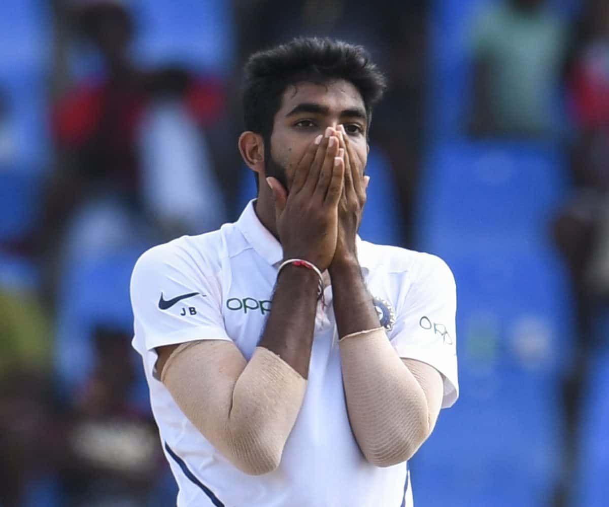 Cricket commentator says sorry for ‘primate’ remark