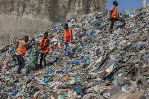 Somalia struggles to rid itself of plastic despite ban