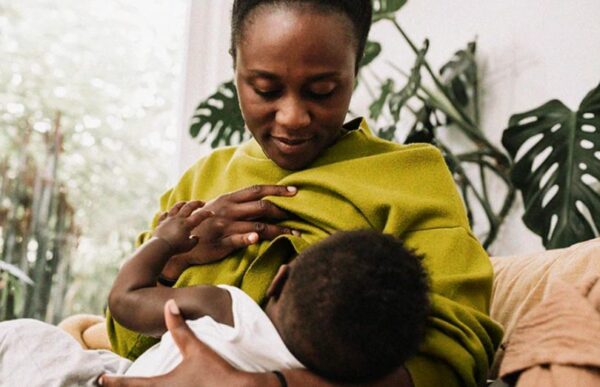 How to relieve engorged breasts as a nursing mother