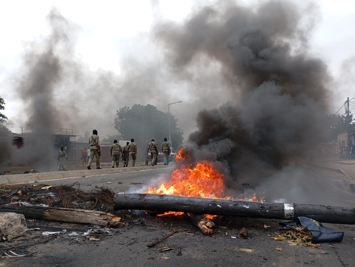 Tense Christmas Eve in Maputo after disputed election result