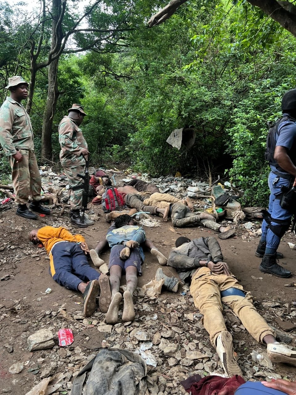 Snl24 | Zama zamas found with ‘police’ firearms!
