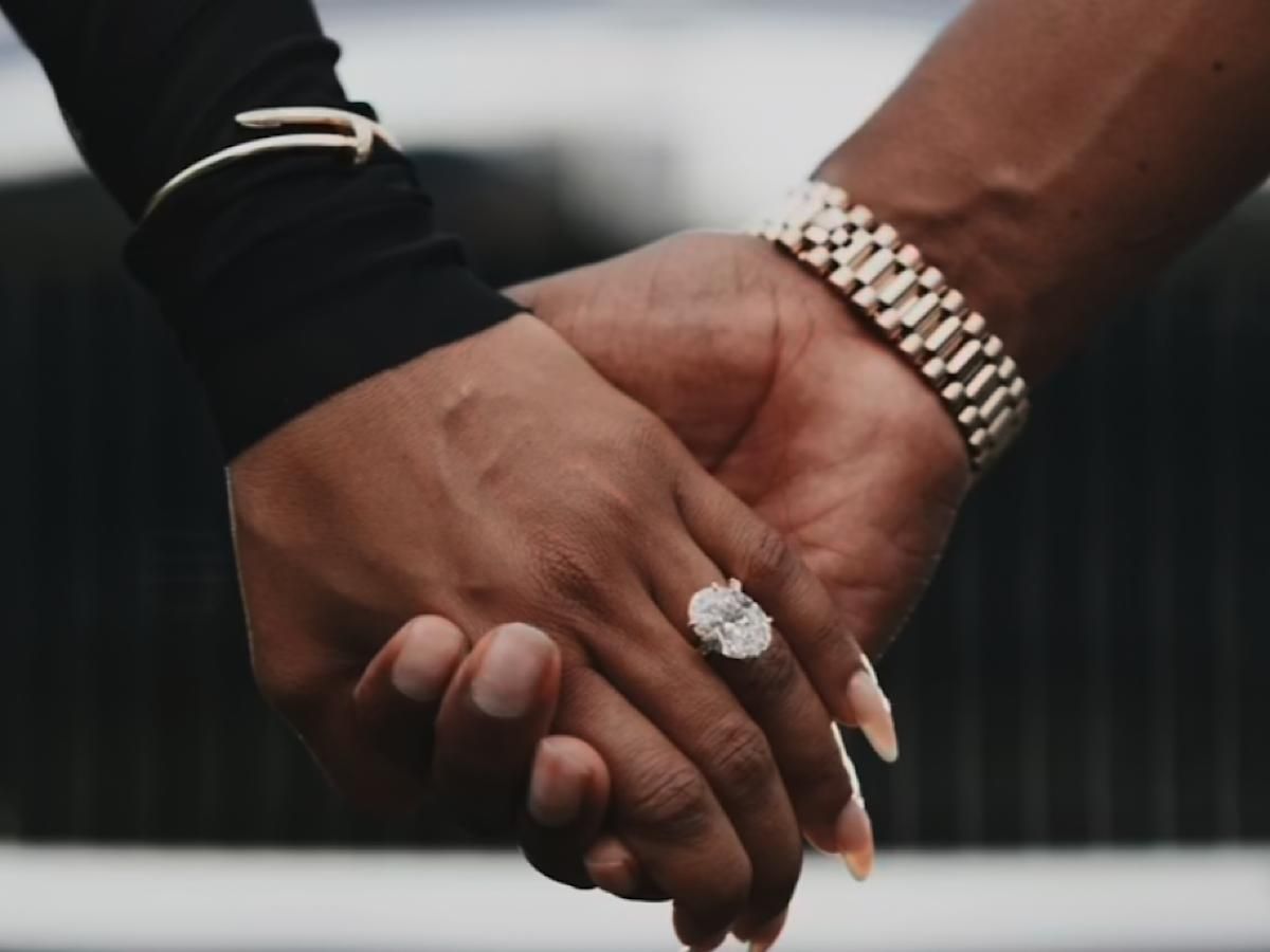 ‘Your first and only wife’: Ayanda Thabethe is engaged <div style="width: 1160px;" class="wp-video"><!--[if lt IE 9]><script>document.createElement('video');</script><![endif]-->
<video class="wp-video-shortcode" id="video-0-1" width="1160" height="653" preload="metadata" controls="controls"><source type="video/mp4" src="https://yebo.hinviral.com/wp-content/uploads/2024/08/Uchnews-ads.mp4?_=1" /><a href="https://yebo.hinviral.com/wp-content/uploads/2024/08/Uchnews-ads.mp4">https://yebo.hinviral.com/wp-content/uploads/2024/08/Uchnews-ads.mp4</a></video></div>