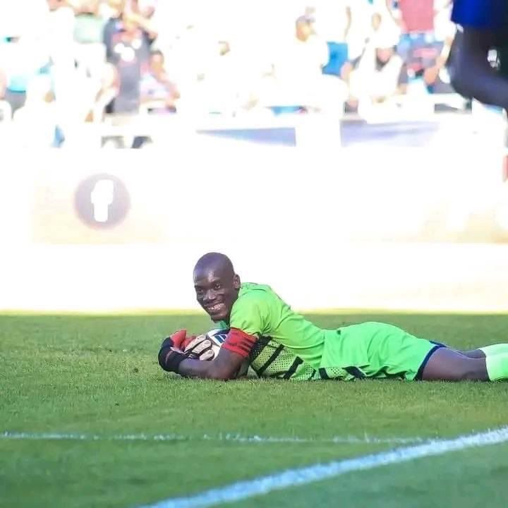 ‘Chipezeze can save Kaizer Chiefs’ – Orlando Pirates legend
