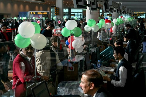 Pakistan flight departs for Paris after EU ban lifted