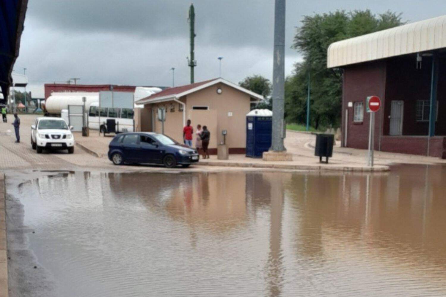 Operations at Grobler’s Bridge port of entry to Botswana temporarily suspended