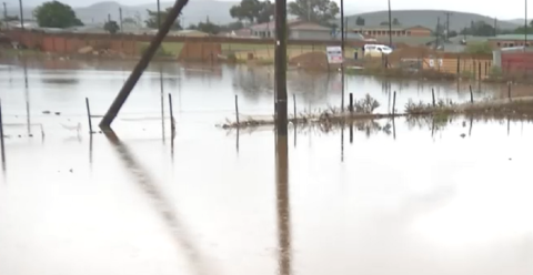 Grobler’s bridge border of entry temporarily closed after flooding