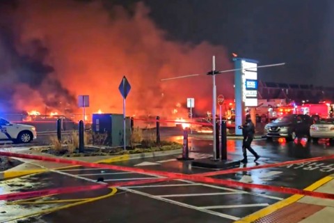 Destruction as executive jet crashes in Philadelphia, sparking blazes