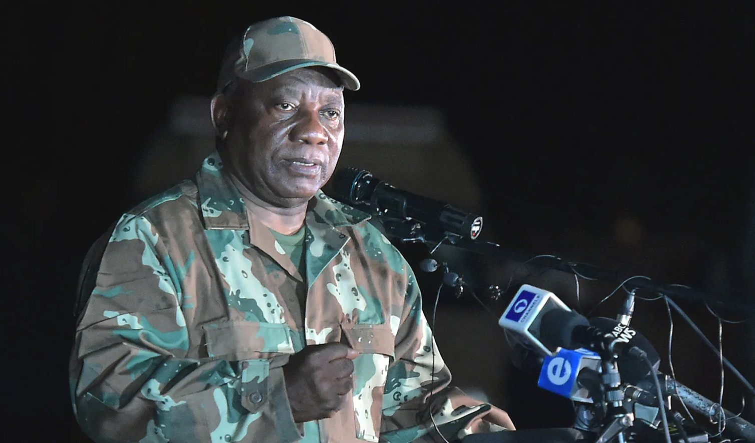 Toothpick winning war of military fatigues against Cupcake 