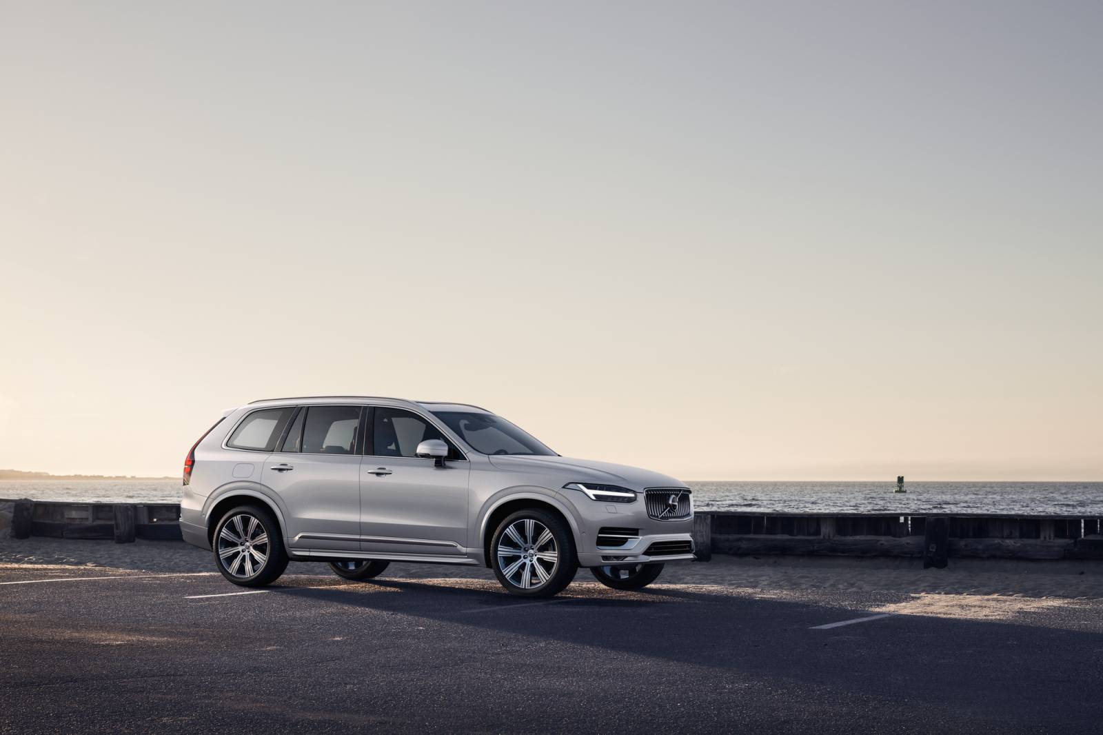 Zlatan Ibrahimović and the Volvo XC90 Recharge … both have a touch of Swedish excellence