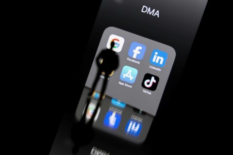 Apple blasts porn app for iPhones in Europe