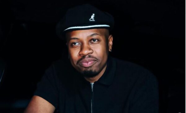 Mr JazziQ hilariously throws back tips to fans during live set (Video)