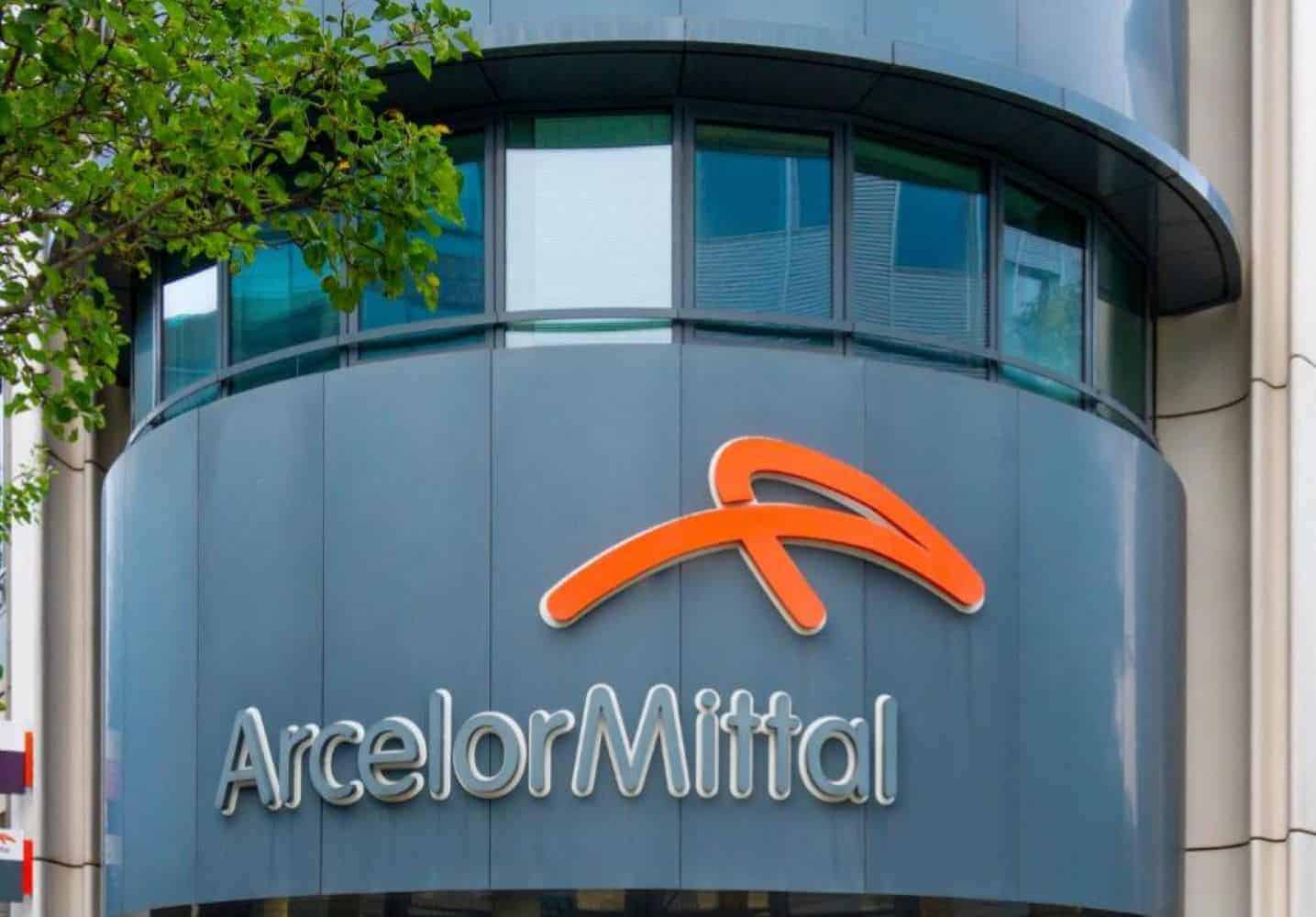 ArcelorMittal delays closing of long steel business for a month