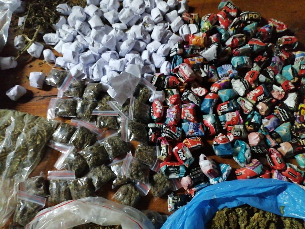 Snl24 |  Two suspects bust for selling drugs to students