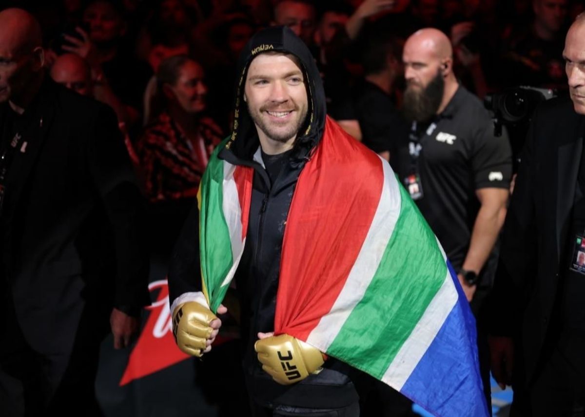 How much did Dricus du Plessis earn for title defence?