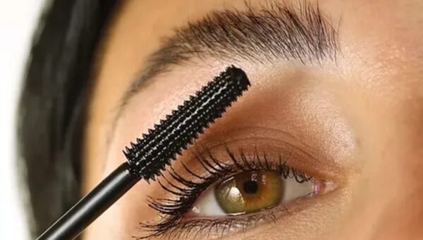 Here’s why tubing mascara is the latest lash trend