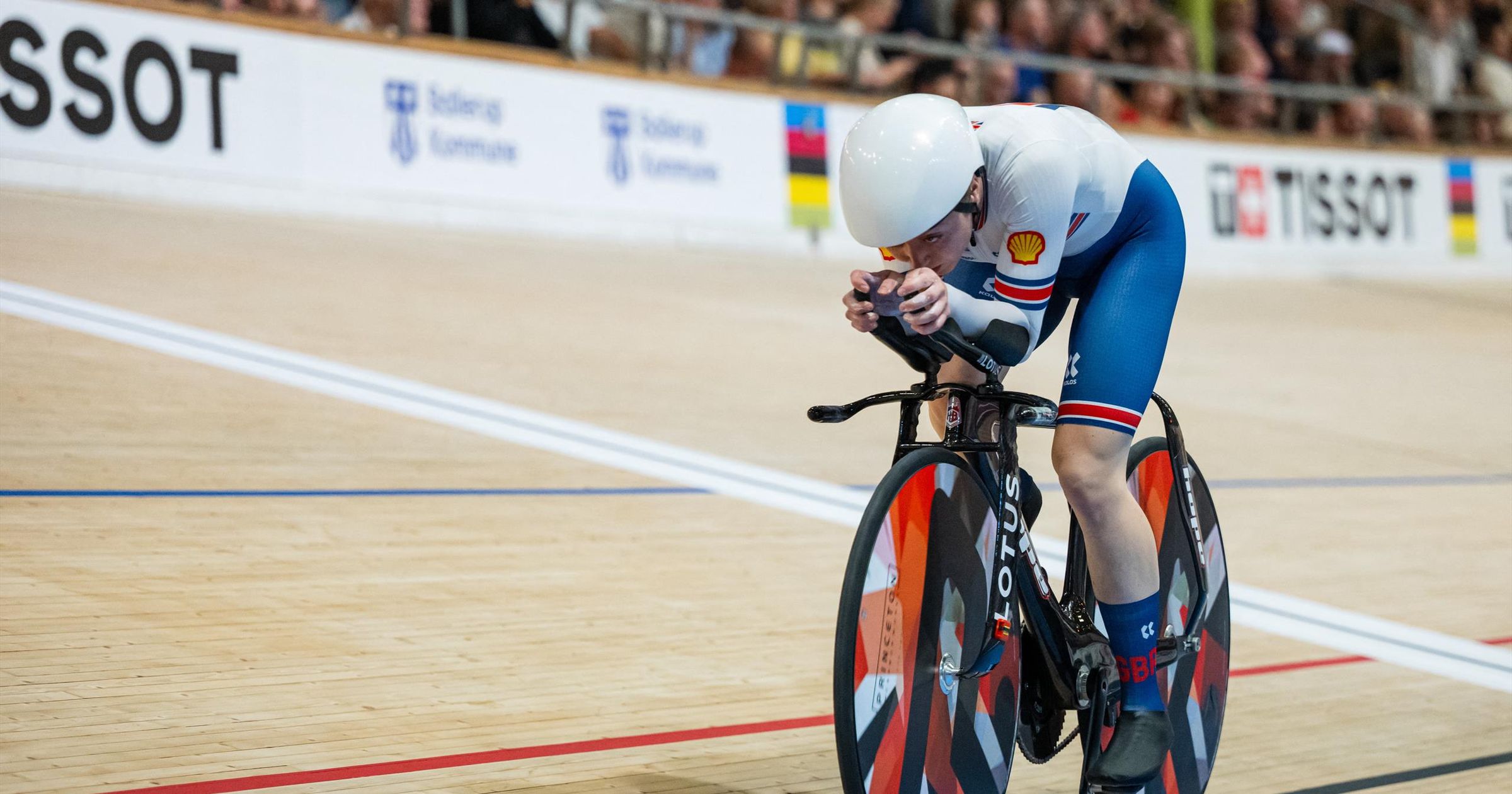 GB’s Morris wins European gold and breaks individual pursuit world record for second time in a day