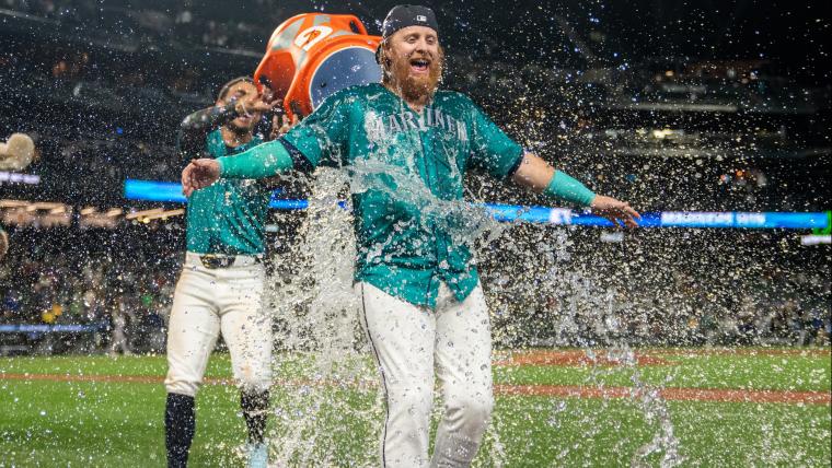 Report: Cubs sign 40-year-old two-time All-Star after Alex Bregman miss