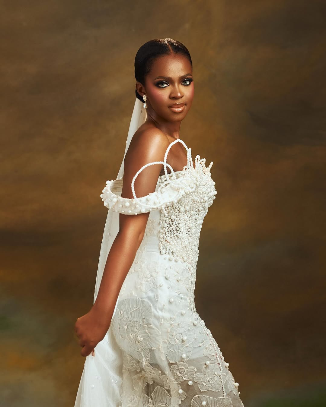 Radiate Effortless Beauty at Your White Wedding With This Inspo