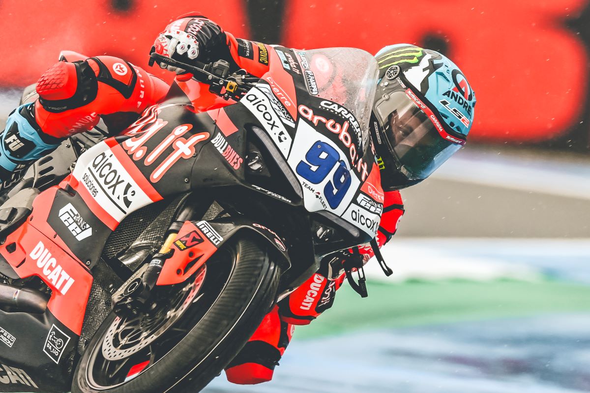 Racer-Inspired Graphics for LS2