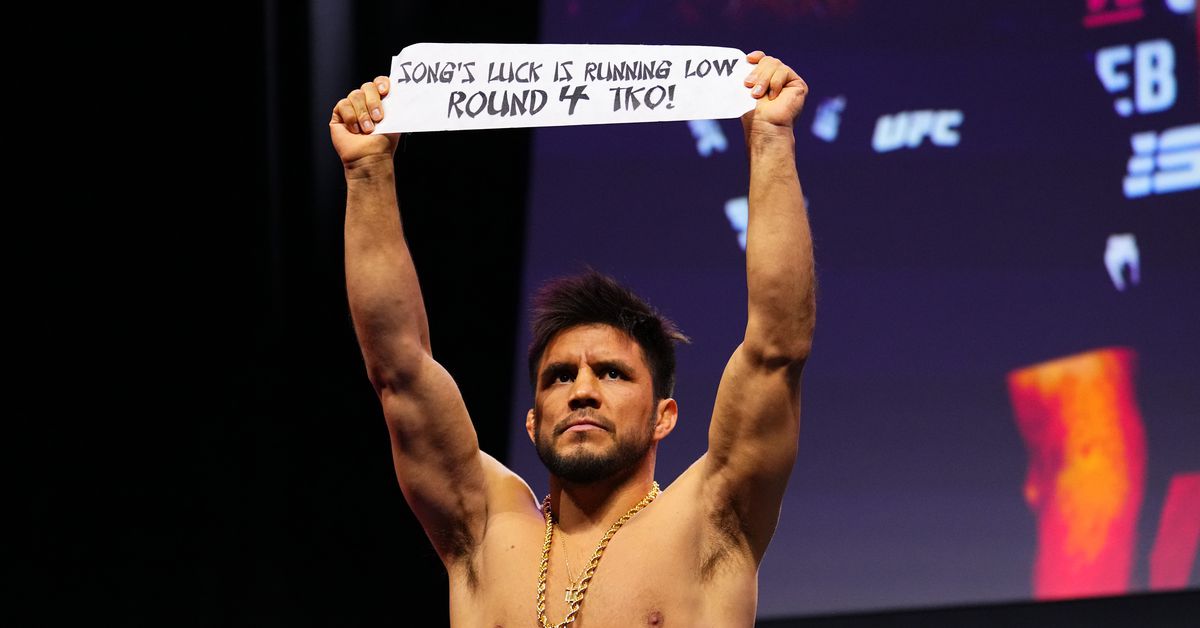 Henry Cejudo breaks fortune cookie, reveals fight prediction before final staredown with Song Yadong