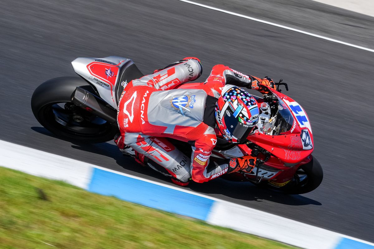 First career pole position for Bendsneyder