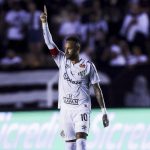Neymar scores direct from a corner with outrageous Santos goal
