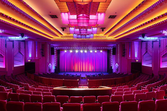 AMC CEO Wants Movies In Cinemas Way Longer