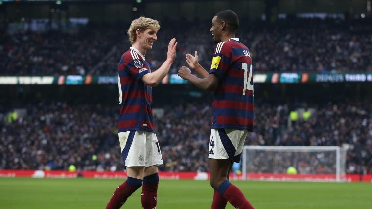 Only one striker is as good as Alexander Isak, says Anthony Gordon