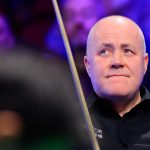Watch as Higgins gestures for two fans to leave arena during dramatic third frame against Zhou