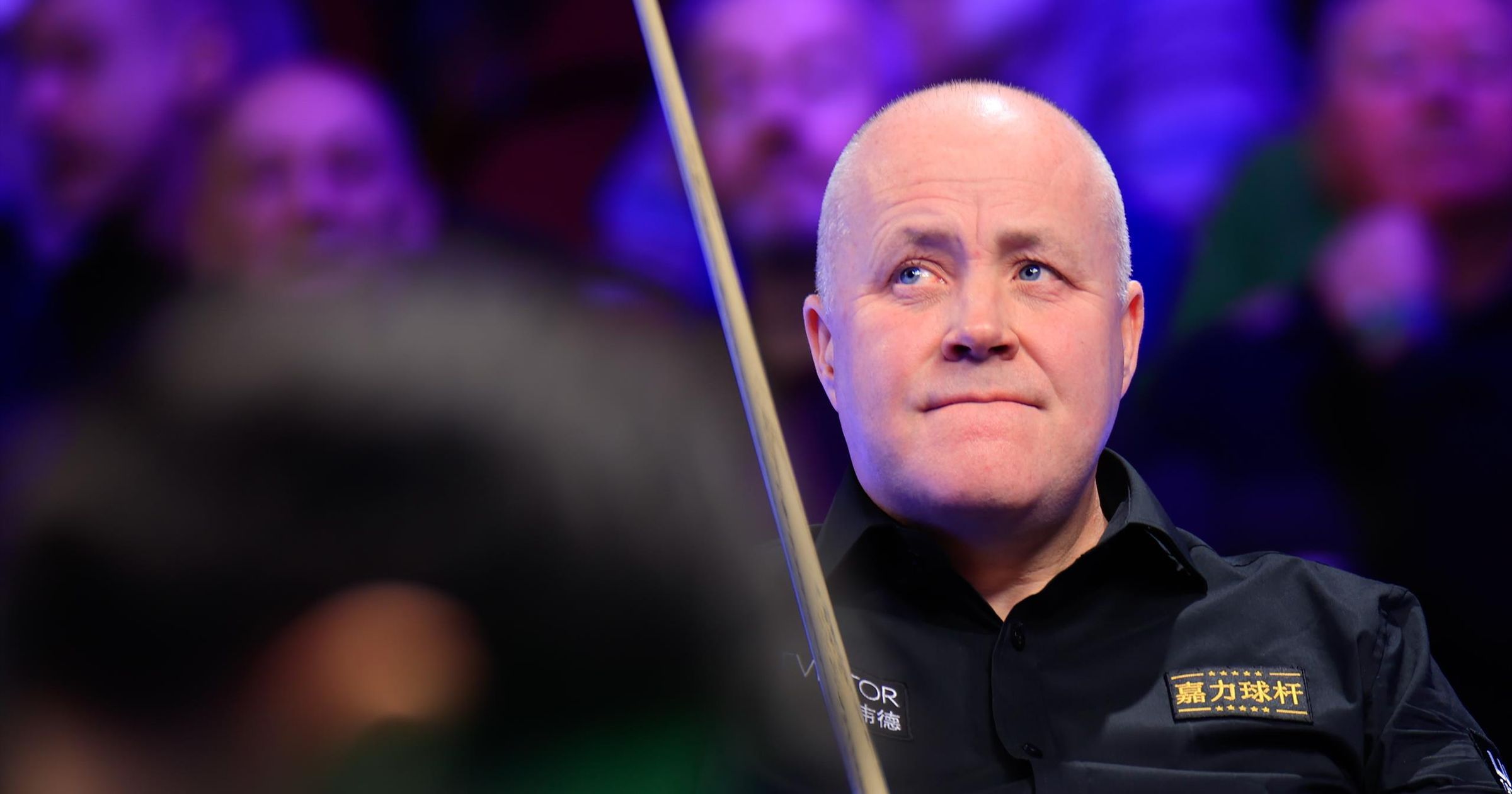 Watch as Higgins gestures for two fans to leave arena during dramatic third frame against Zhou