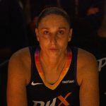 LeBron James gives Diana Taurasi her flowers after retirement announcement