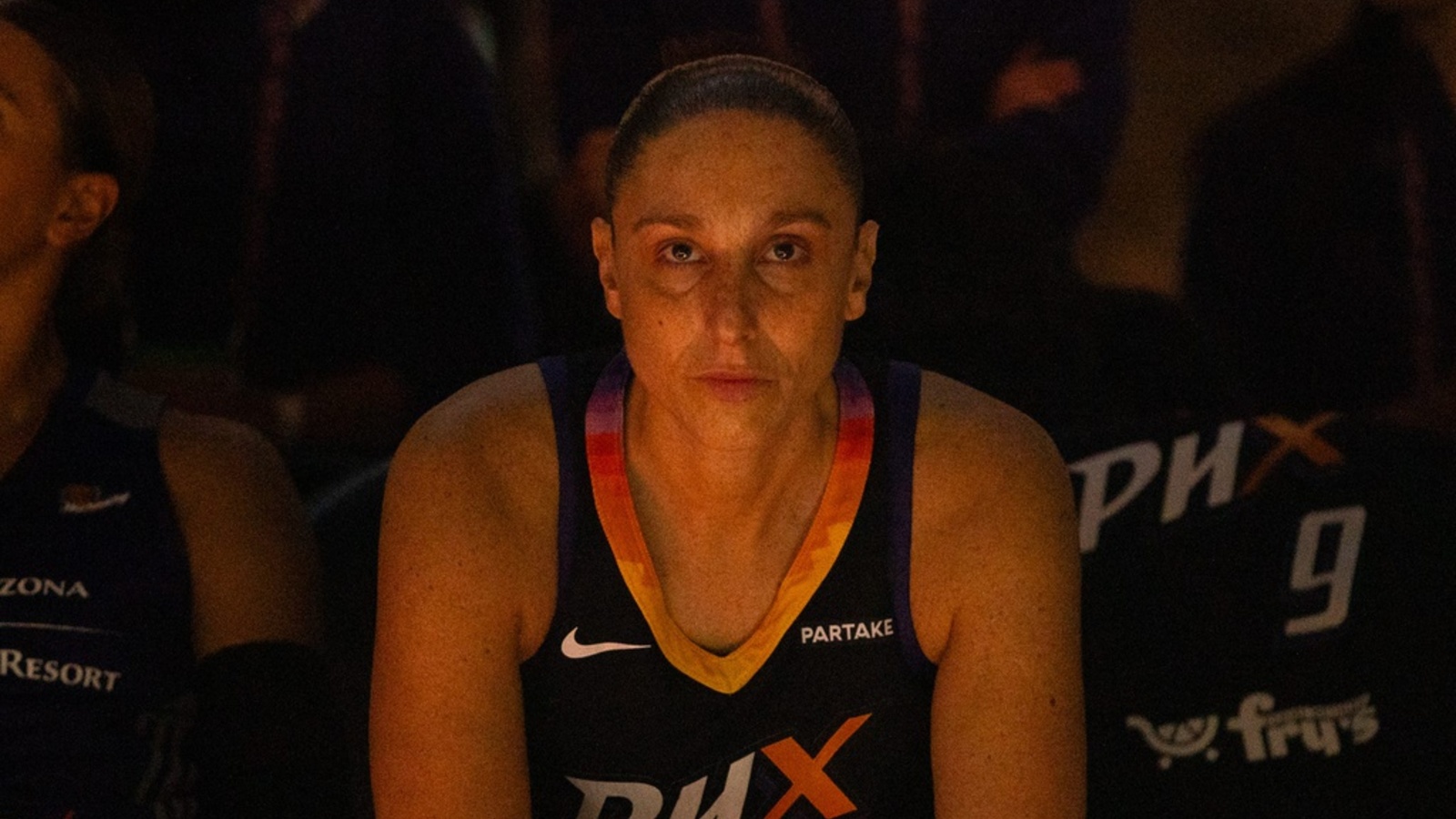 LeBron James gives Diana Taurasi her flowers after retirement announcement