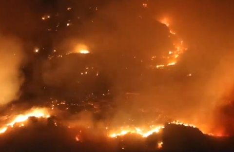 Firefighters battling raging blaze on Table Mountain National Park