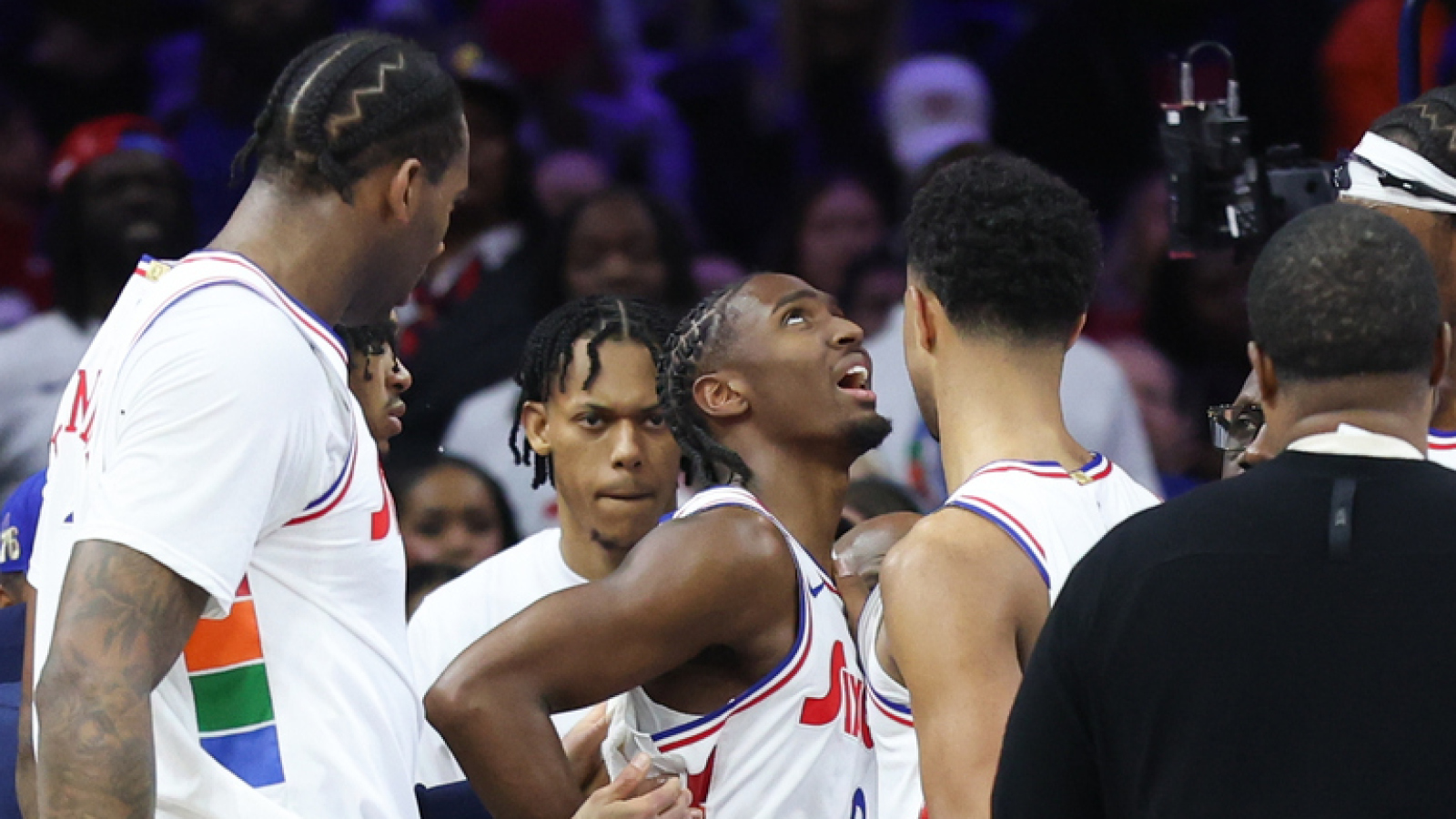 76ers’ Tyrese Maxey gets even more hurt while playing hurt