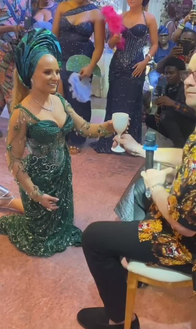 Watch How This English Bride Beautifully Embraced Her Husband’s Igbo Culture!