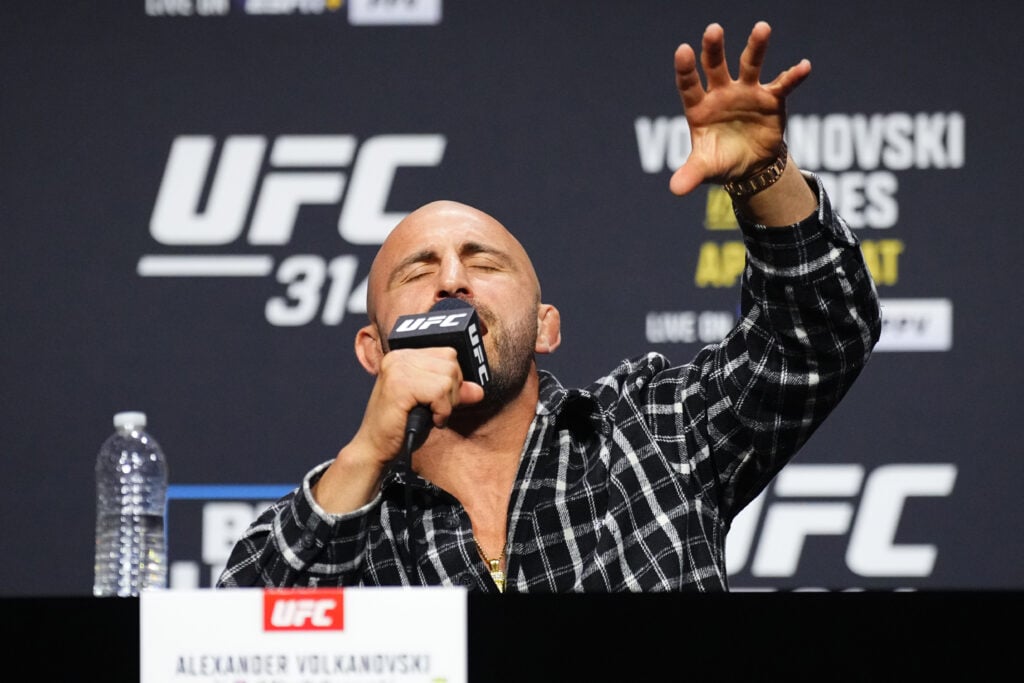Alexander Volkanovski’s singing to Diego Lopes at UFC 314 press conference has fans convinced he could have second career