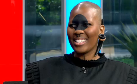 Discussion | Sculpture | Cow mash’s inspirational art aims to bring people together