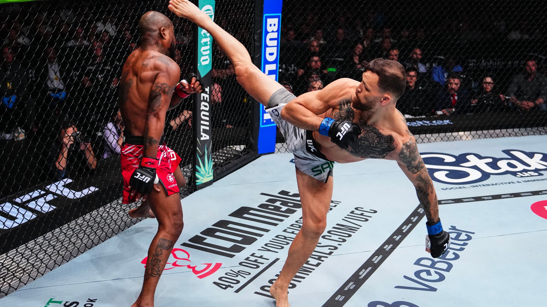 ‘One of the best’ – UFC star compared to Conor McGregor sleeps opponent with brutal spinning wheel kick at UFC 313
