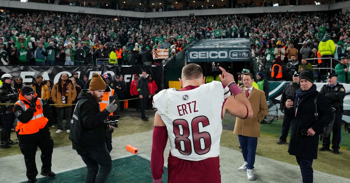 Zach Ertz reportedly re-signs with Commanders