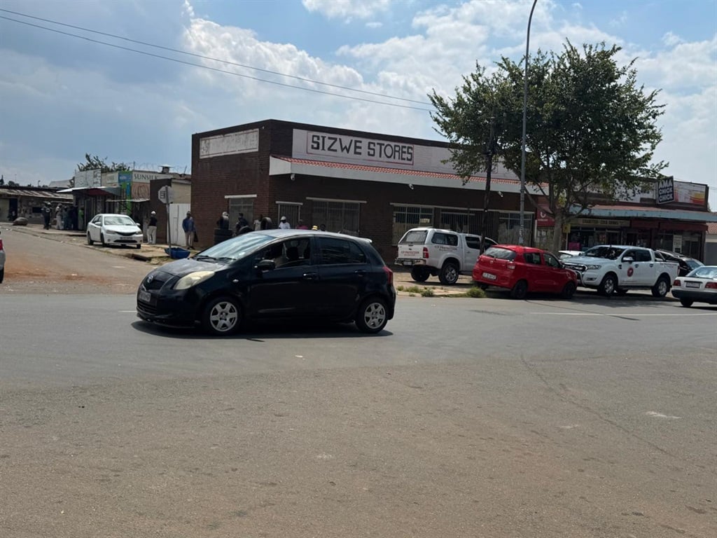 Snl24 | WATCH: Taxi violence claims lives in Soweto!