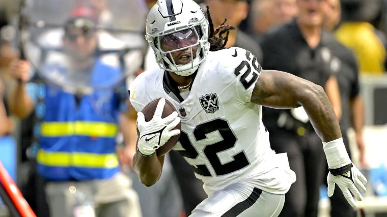 Dolphins sign ex-Raiders running back to replace Raheem Mostert