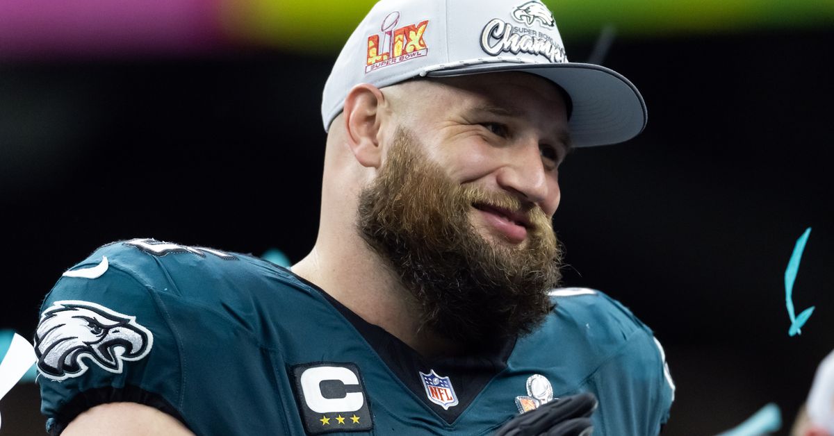 Lane Johnson, Eagles agree to contract extension through 2027