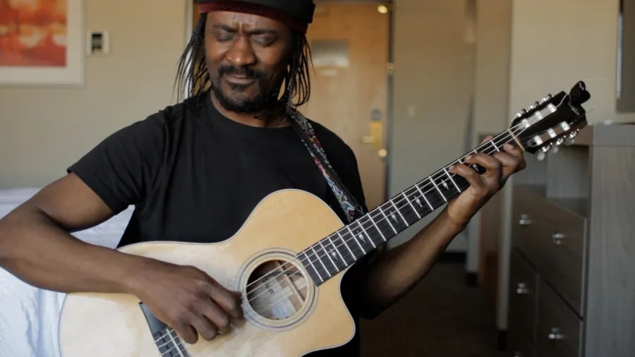 Watch Niwel Tsumbu Perform “Milimo”