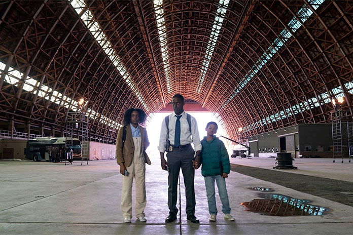 TV News: Paradise, Man, Pitt, Peacemaker, Etoile